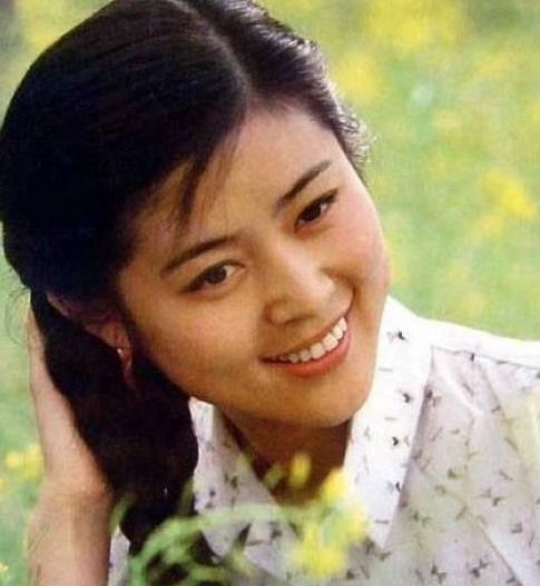 66岁倪萍回应整容传闻，就是老了，勇敢面对岁月痕迹